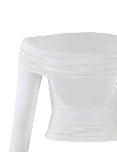 The INDIANA TOP - WHITE by TIGERMIST is an exquisite off-the-shoulder long-sleeve blouse, showcasing a draped neckline and a fitted silhouette. Crafted from soft fabric with a slightly gathered texture around the shoulders, this top offers a seamless, elegant design perfect for any occasion.