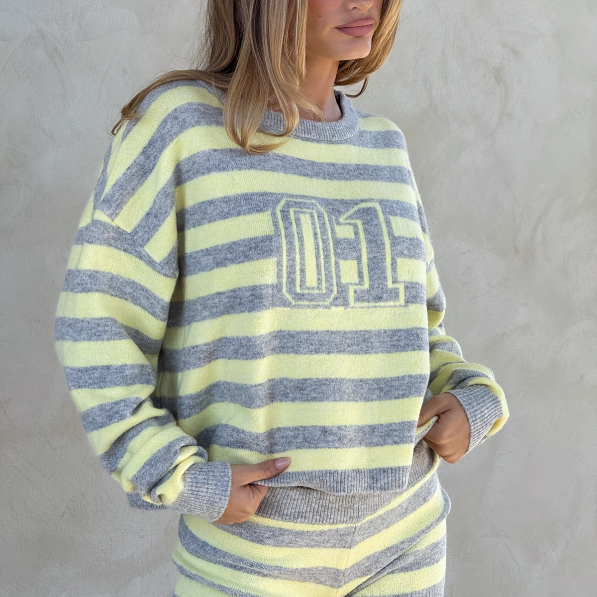 Pull Court Jaune à Rayures Grises Kerisma - Manches Courtes - Taille M - Neuf Sans étiquette